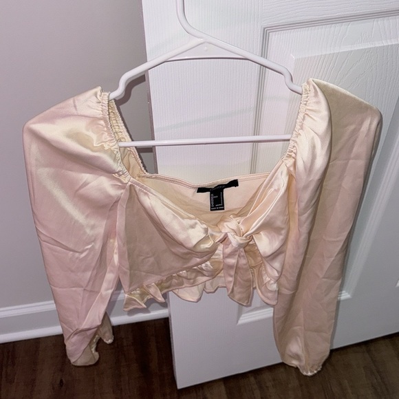 ❤️Forever 21 size small blouse- never worn and in excellent condition❤️ - Picture 4 of 6